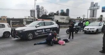 Arrastra tráiler motocicleta por kilómetros tras embestir a mujer en el Periférico Ecológico