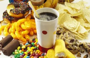 Falta de sueño influye en gusto por comida chatarra