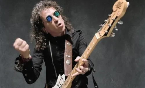 Alex Lora y El Tri preparan autoconcierto