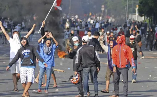 Disturbios en Yakarta tras victoria de Widodo dejan seis muertos y 200 heridos