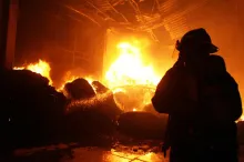 Incendio en fábrica textil provoca alarma en San Bernardino Tlaxcalancingo