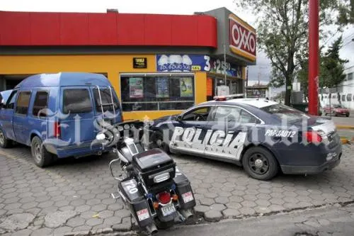 Delincuente sustraer 3 mil 200 pesos de un Oxxo