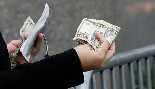 Peso mexicano inicia la jornada con pérdidas
