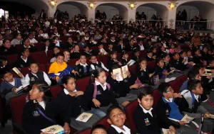 Más de 6oo niños disfrutaron de la Ópera don Pascualito en el Teatro Principal