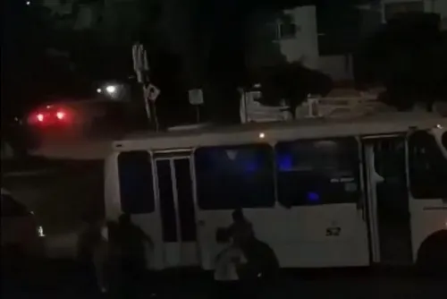 Choque termina en riña en Bosques de San Sebastián