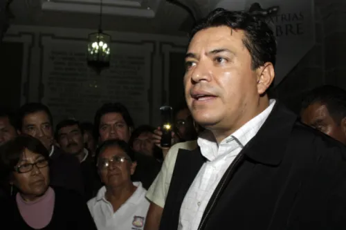 Trasladan al ex líder sindical, Israel Pacheco, al penal de Tepexi de Rodríguez