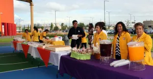 Donó Universidad IEU pastel al CRIT para celebración religiosa