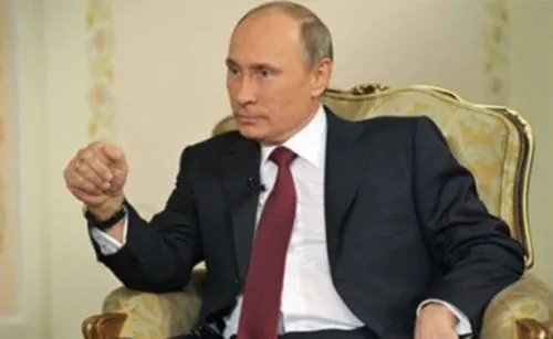 Rusia está dispuesta a dar asilo al exdirector del FBI, afirma Vladimir Putin