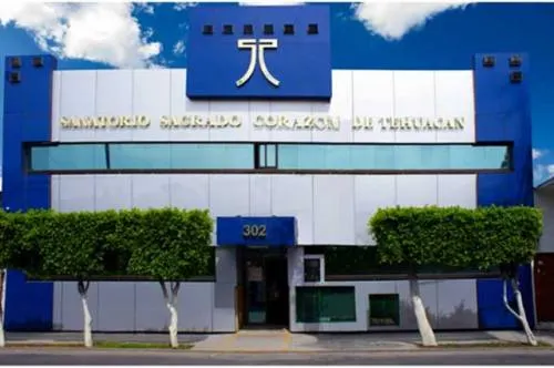 Con lujo de violencia, tres sujetos atracan hospital de Tehuacán
