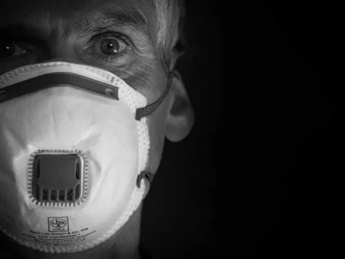 Médico ‘contagia’ de coronavirus a más de 20 abuelitos