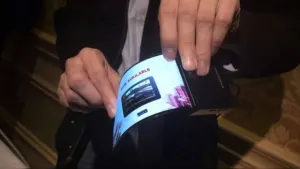 Samsung lanzará en octubre teléfono con pantalla curva