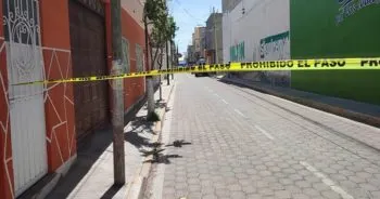 Muere hombre en vía pública aparentemente por causas naturales, en Tehuacán