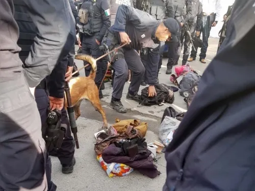 Caen de sorpresa a ‘polis’ y les aplican operativo mochila