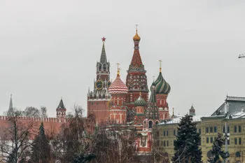 Kremlin considera improbable pronta reunión entre Putin, Trump y Zelensky