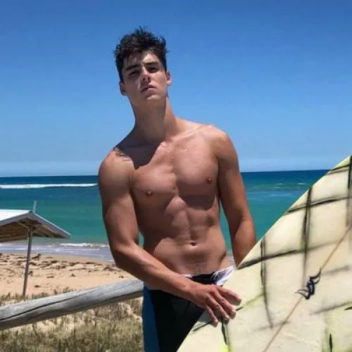 #MartesdeChicos Deja que te robe el corazón el modelo Rafael Miller
