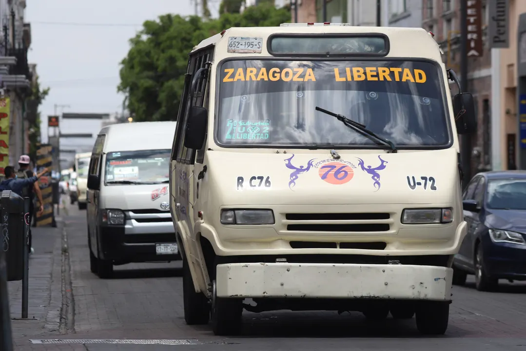 Más de 16 mil vehículos del transporte público ya son chatarras en Puebla