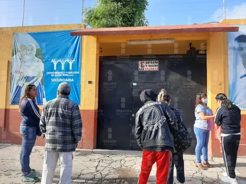 Escuela citó a padres de familia pese a las indicaciones de mantener restringido el acceso