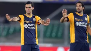 Expulsan a Rafa Márquez en derrota del Verona ante el Milan
