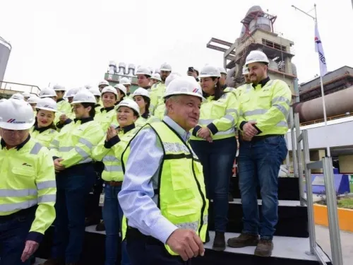 López Obrador afirma que el país mejorará con la inversión extranjera