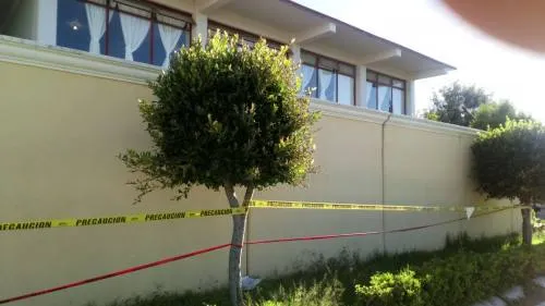 Padres de familias exigen que autoridades rehabiliten Escuela Héroes 5 de Mayo