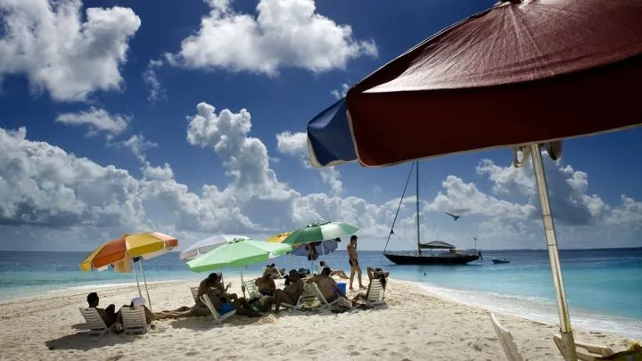 Estudiantes de Puebla no se contagiaron de Covid en Cancún: Cofepris