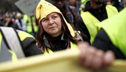 Baja la participación en protesta de ‘chalecos amarillos’ en Francia
