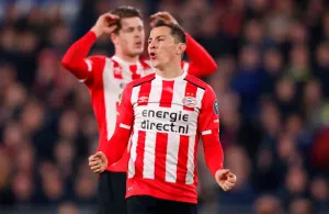 PSV derrota al NEC Nimega con Guardado y Moreno como titulares
