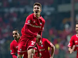 Toluca aventaja al América en juego de grandes goles
