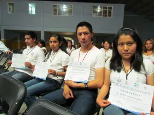 Más de 400 personas reciben constancias de alfabetización