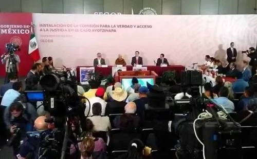 Instalan Comisión para la Verdad en el caso Ayotzinapa