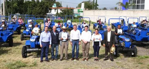 Tony Gali entrega apoyos al campo por más de 107 mdp