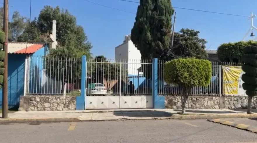 Detienen a hombre por presunto robo en la Parroquia de San Miguel Arcángel, en Puebla