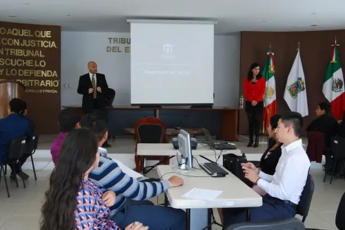 Alumnos de la BUAP participan en magistrado por un día en el TEEP