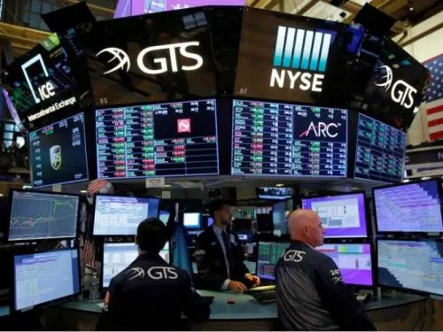 Wall Street sigue en las nubes tras acuerdo entre México y EU