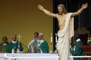 El papa Francisco oficia su primera misa en Cuba ante miles de fieles