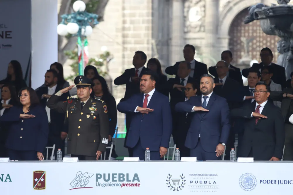Inician las fiestas patrias en Puebla con la lectura del Bando Solemne en el Zócalo