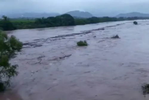 Declaran estado de emergencia al desbordarse el río Baluarte en Sinaloa