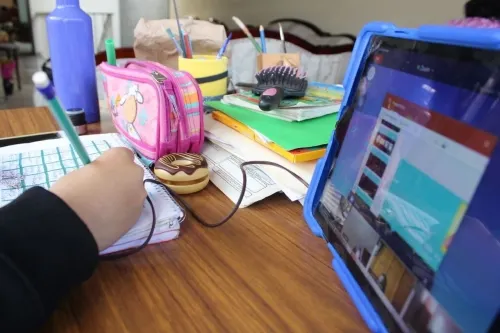 ¿En cuántos hogares poblanos los estudiantes carecen de la tecnología para volver a clases?