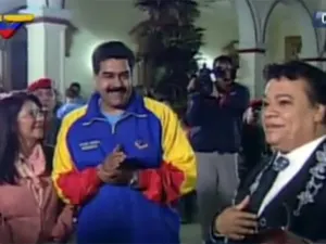 Juan Gabriel lleva serenata a presidente de Venezuela
