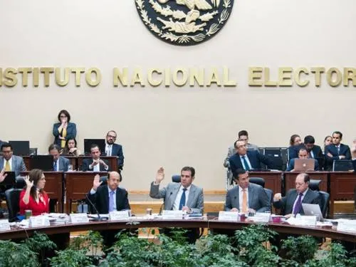 Partidos se deslindan de firmas irregulares de aspirantes independientes