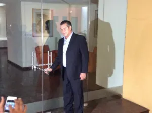 Por ostentosa, El Bronco clausura residencia del gobernador de NL