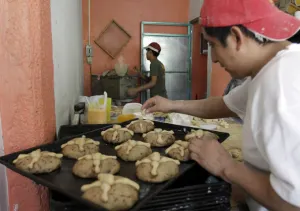 Esperan panaderos vender 10 mil unidades en Feria de la Hojaldra