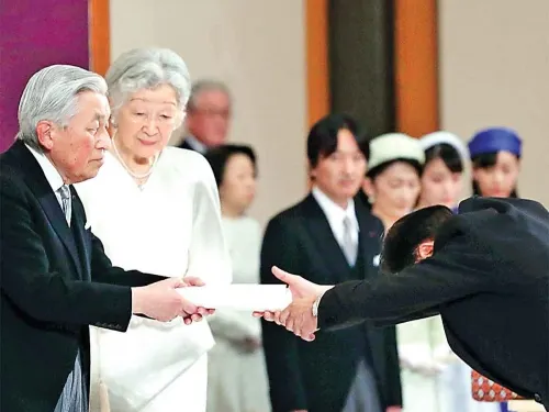La era Reiwa inicia con júbilo en Japón
