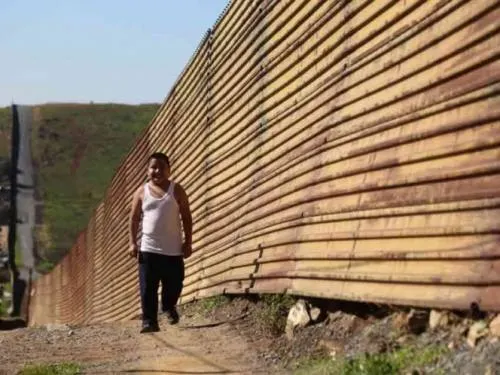 Contribuyentes pagarían muro fronterizo, admite Casa Blanca