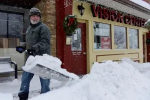Nieve semiparaliza enormes áreas de EEUU