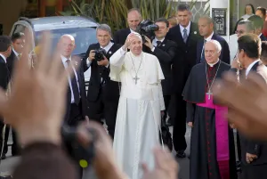 Multitudes reciben al Papa Francisco en visita por Guayaquil