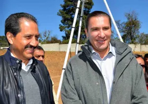 Alfonso Esparza, rector distinguido por su compromiso con la educación: RMV
