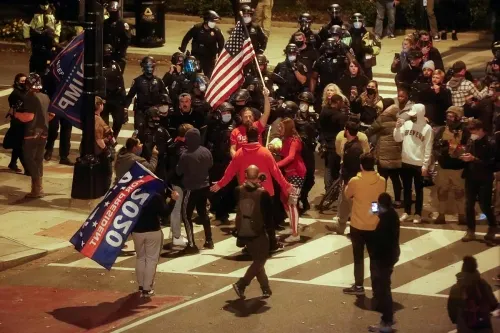 Violencia, riñas y detenidos en protestas a favor de Trump