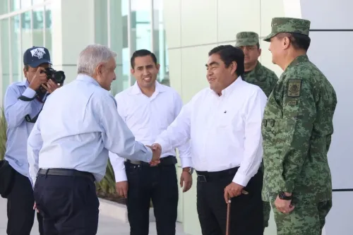 AMLO y Barbosa supervisan avances de la Industria Militar en Oriental