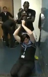 La última bromita de Mario Balotelli (VIDEO)